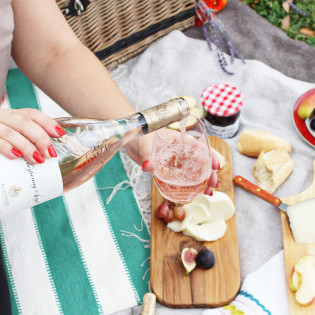 Art of the Picnic – Wine & Cheese Art of the Picnic – Wine & Cheese