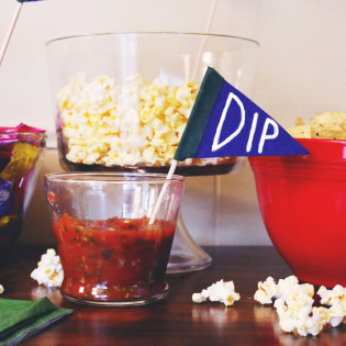 DIY No Sew Football Party Pennant Flags DIY No Sew Football Party Pennant Flags