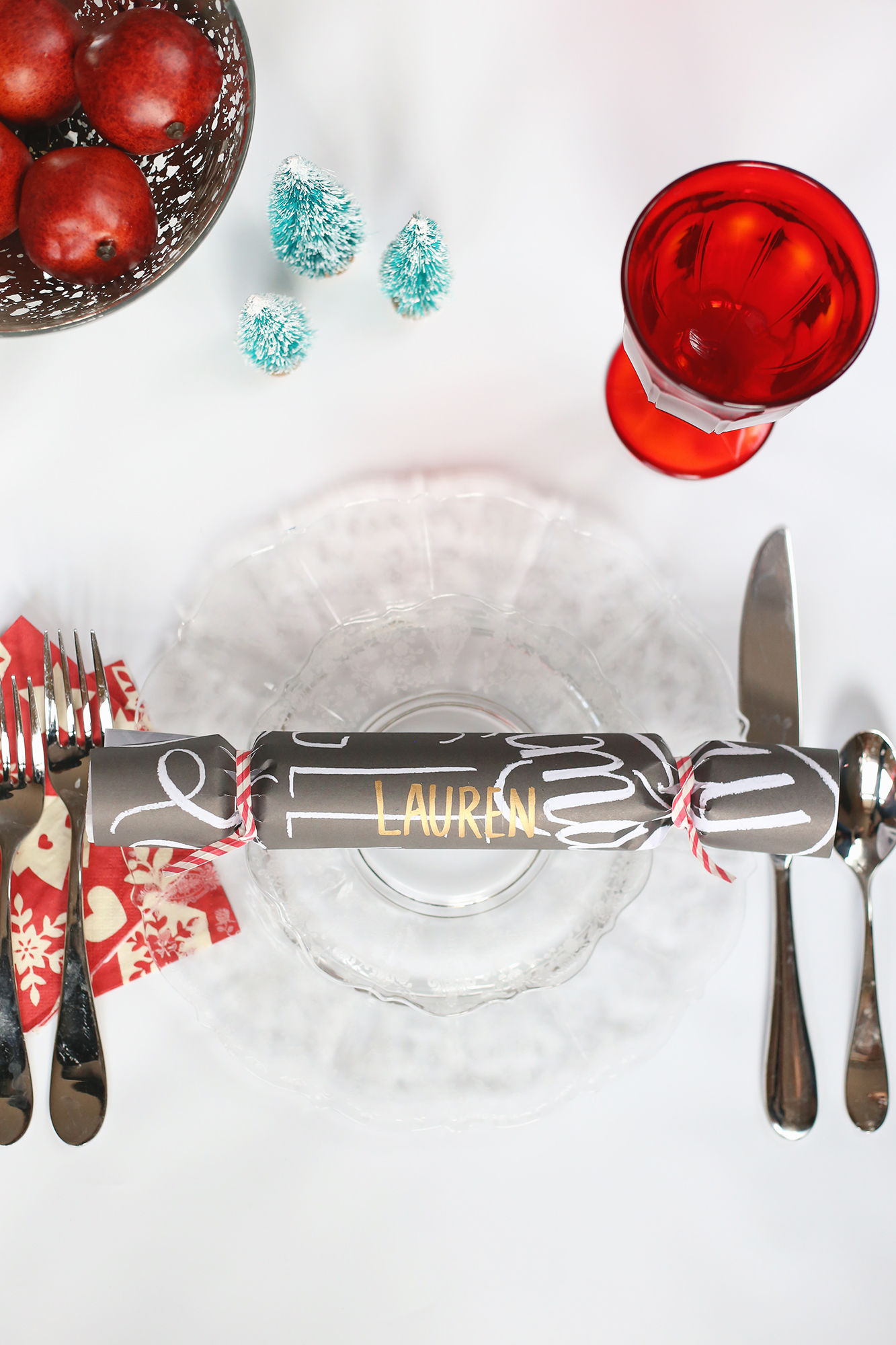 Use your leftover wrapping paper to make your own Christmas poppers! Add some extra festiveness to your holiday tablescapes!