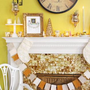 Holiday Mantel Styling Tips from The Virginia Lynn Co. Holiday Mantel Styling Tips from The Virginia Lynn Co.