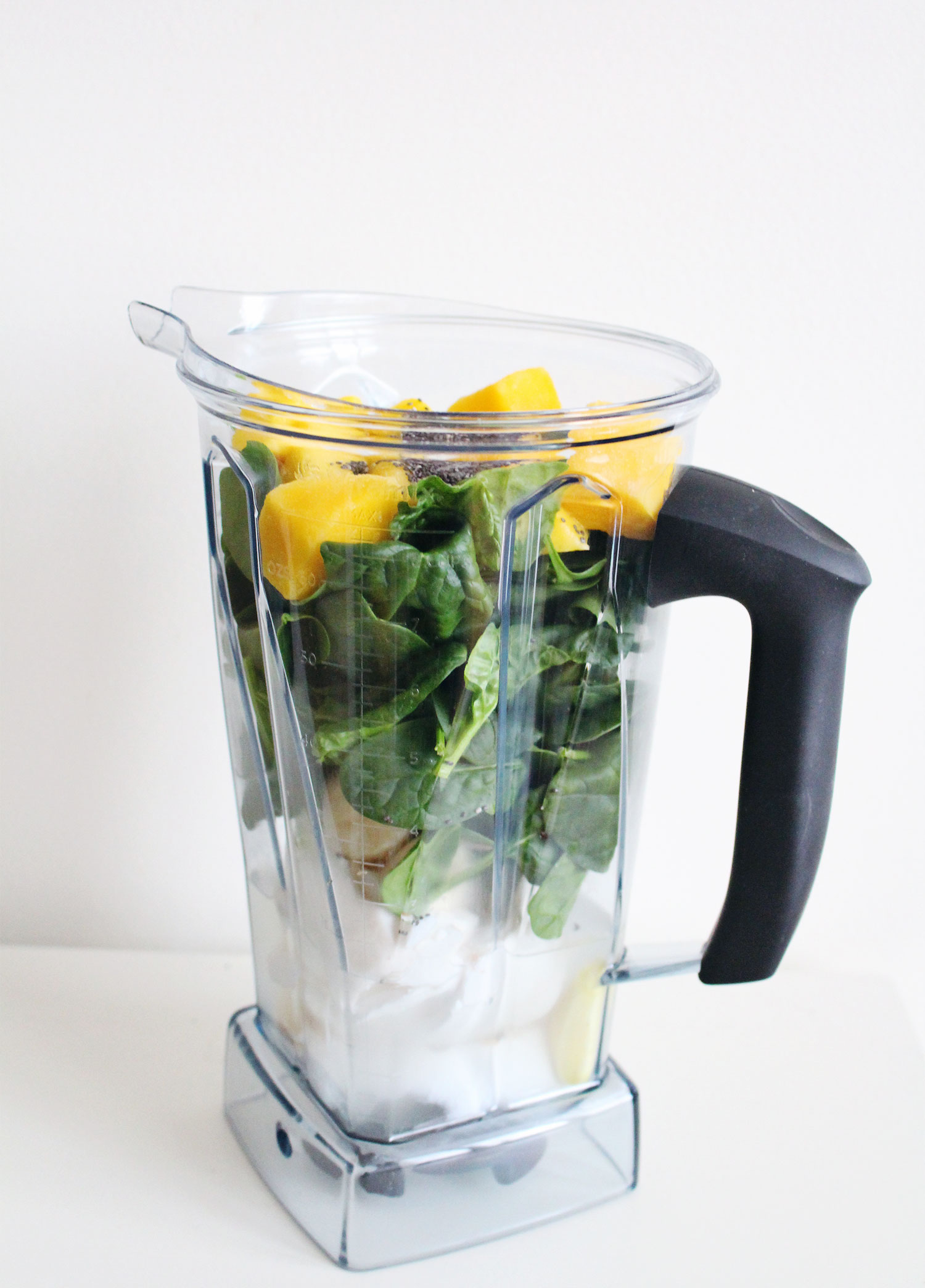 A healthy and delicious green smoothie recipe to feel energized in the mornings on Lily & Val Living