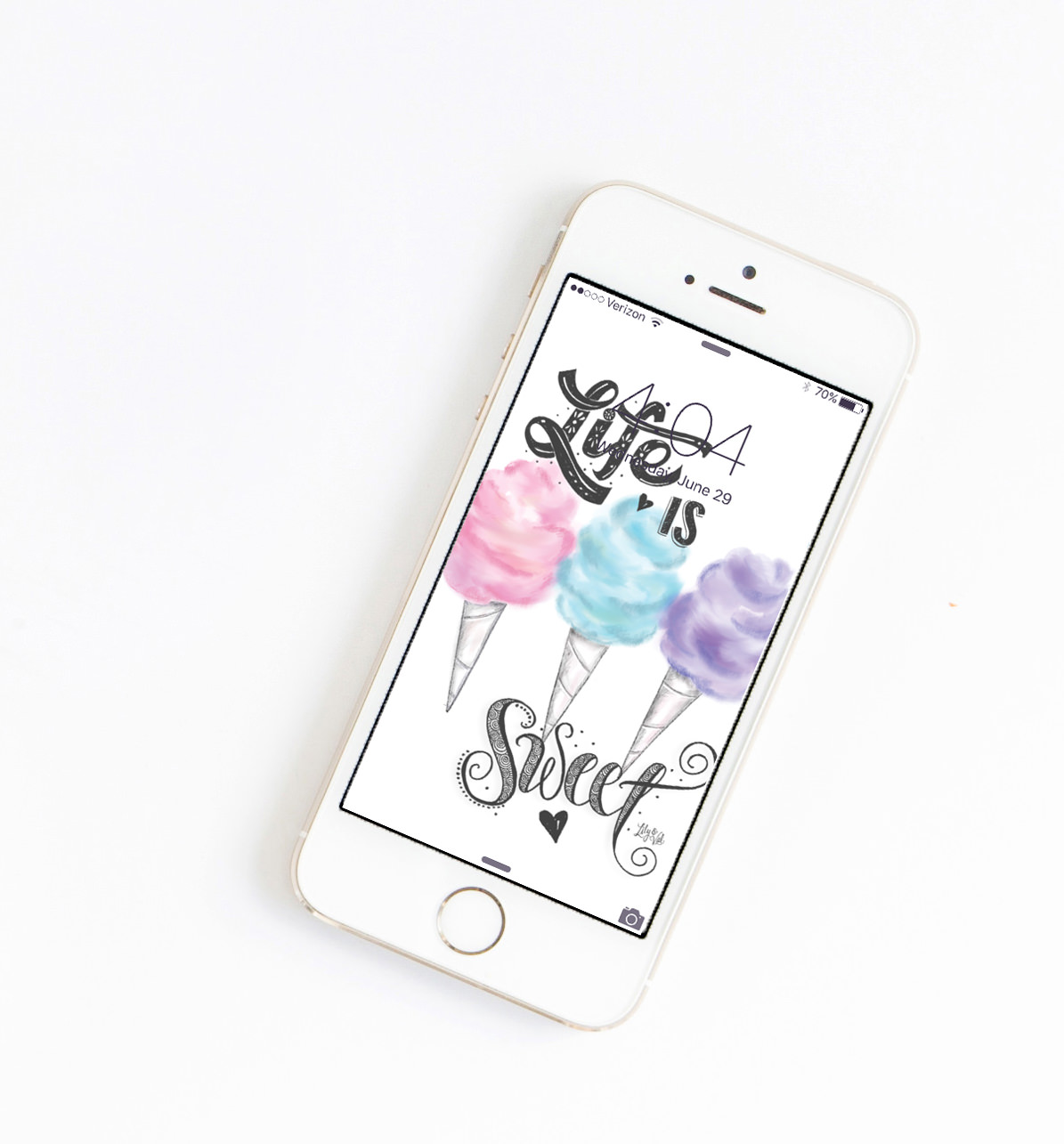 Dress your tech with something sweet! Free iPhone wallpaper via Lily & Val Living!