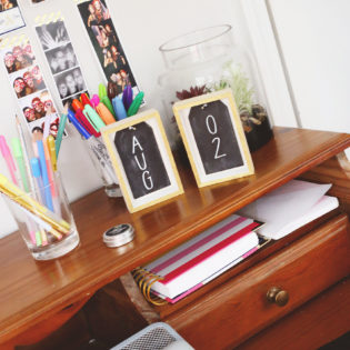 Chalkboard DIY Desk Calendar Chalkboard DIY Desk Calendar