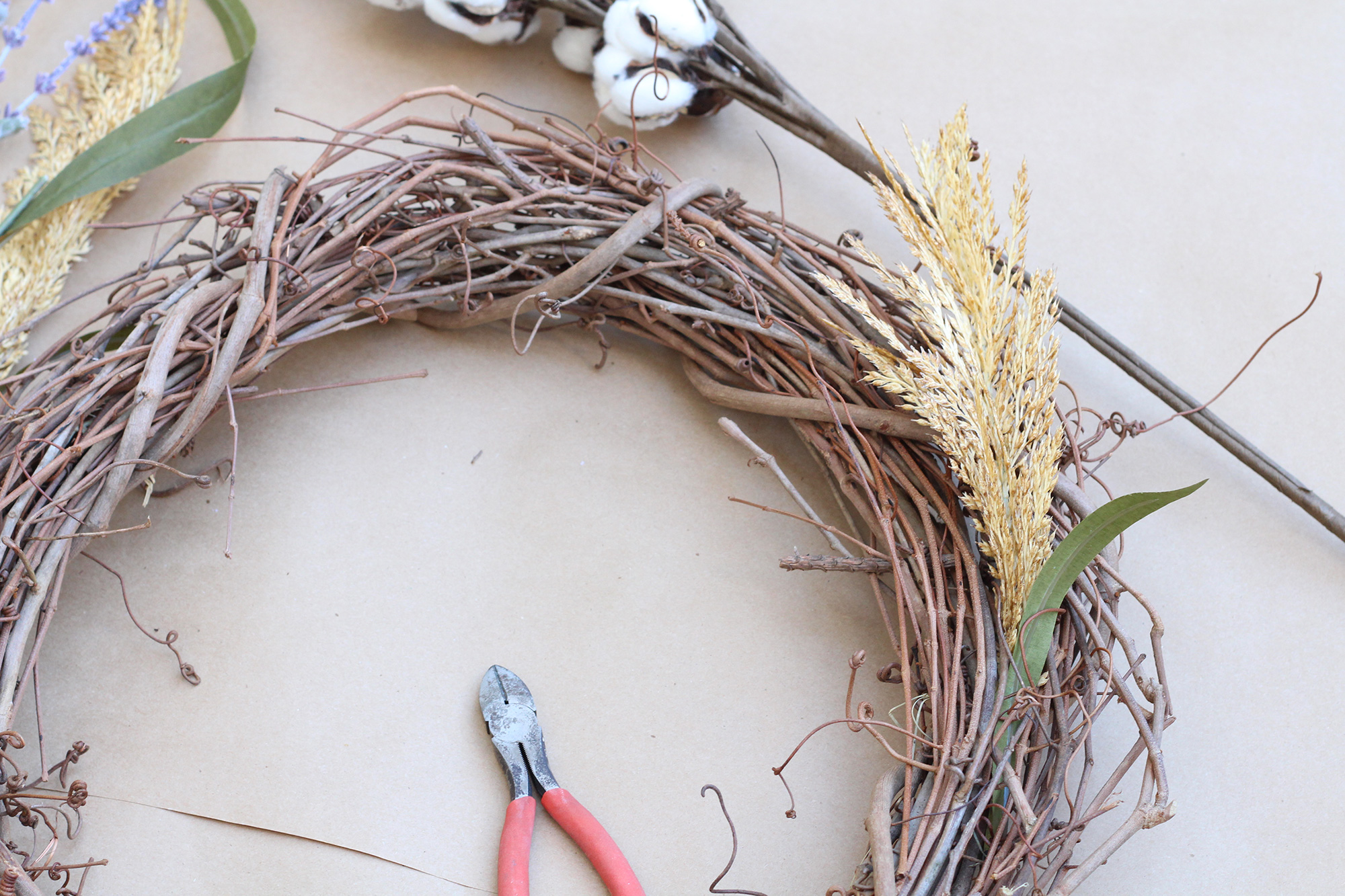 How to make an easy fall wreath - tutorial on the Lily & Val Blog