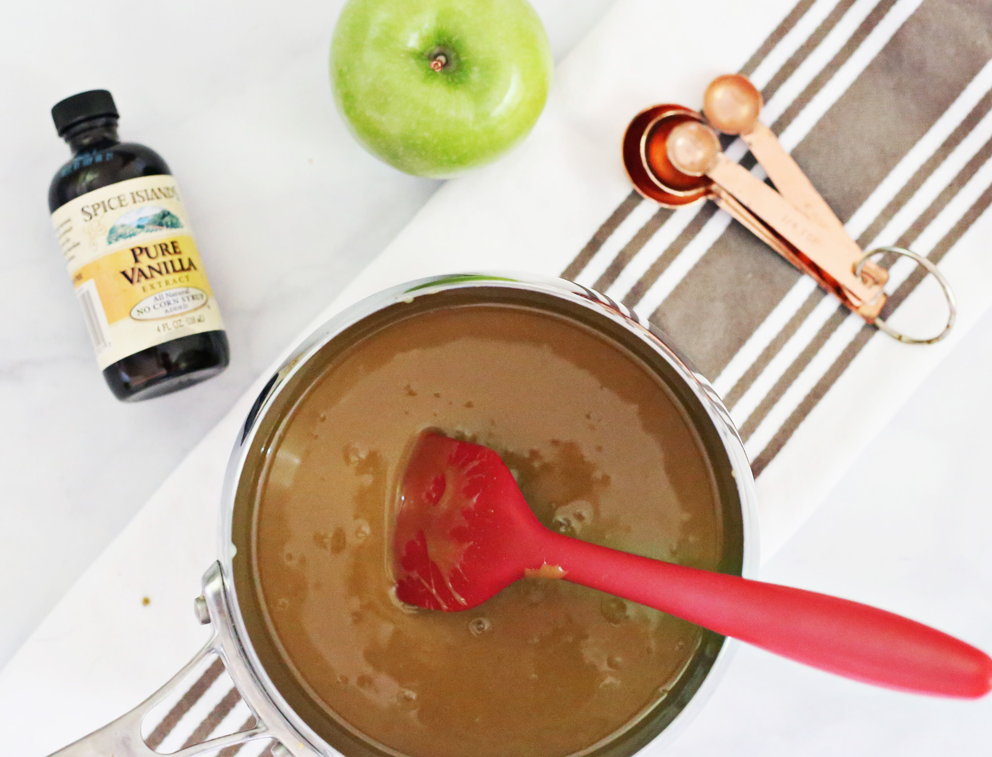 Step by step instructions for a deilcious caramel apple dip! Lily & Val Living