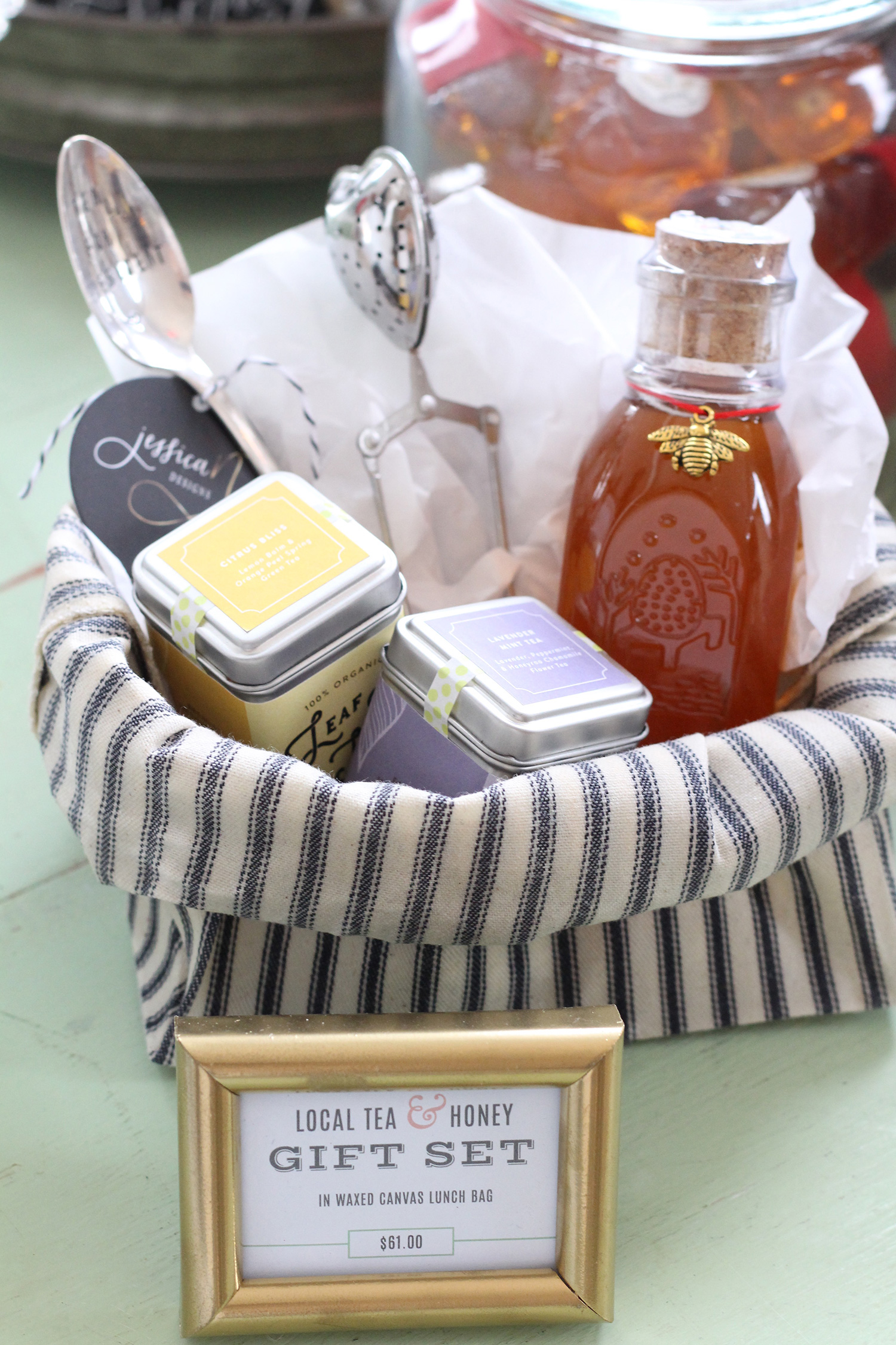 Local tea and honey gift set 