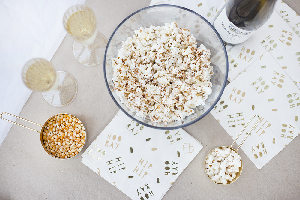 Need inspiration for your New Year's Eve in? We've got you covered with 3 ideas for an evening celebrating at home. Try gold painted balloons, stove-popped popcorn, and a reflection jar! Click through to read! 