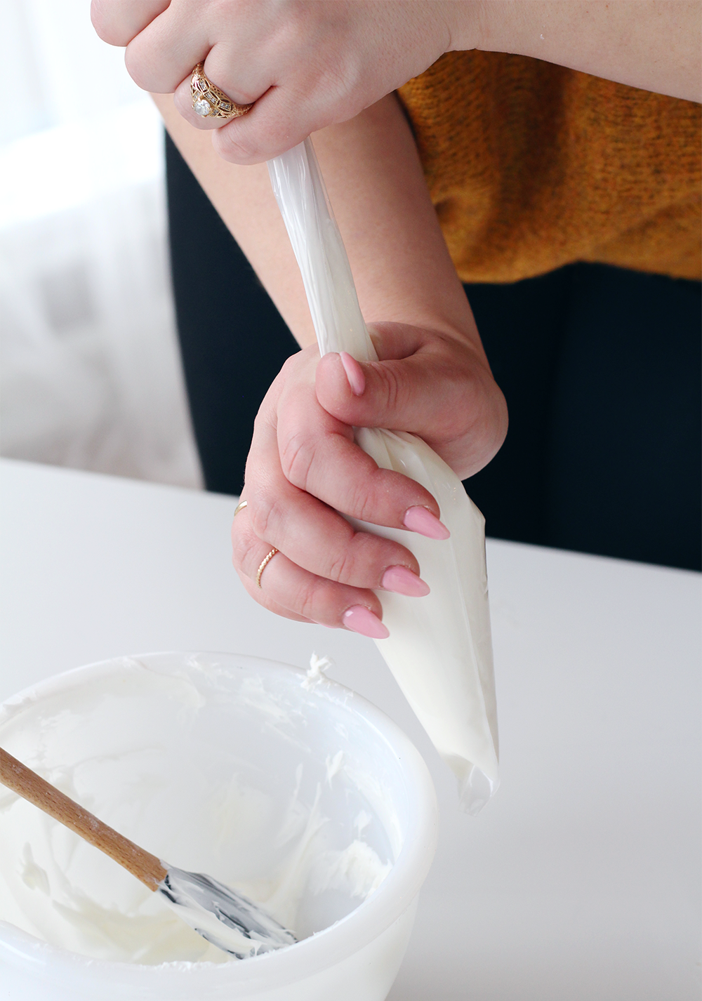 How to ice a cake like a pro on the Lily & Val blog