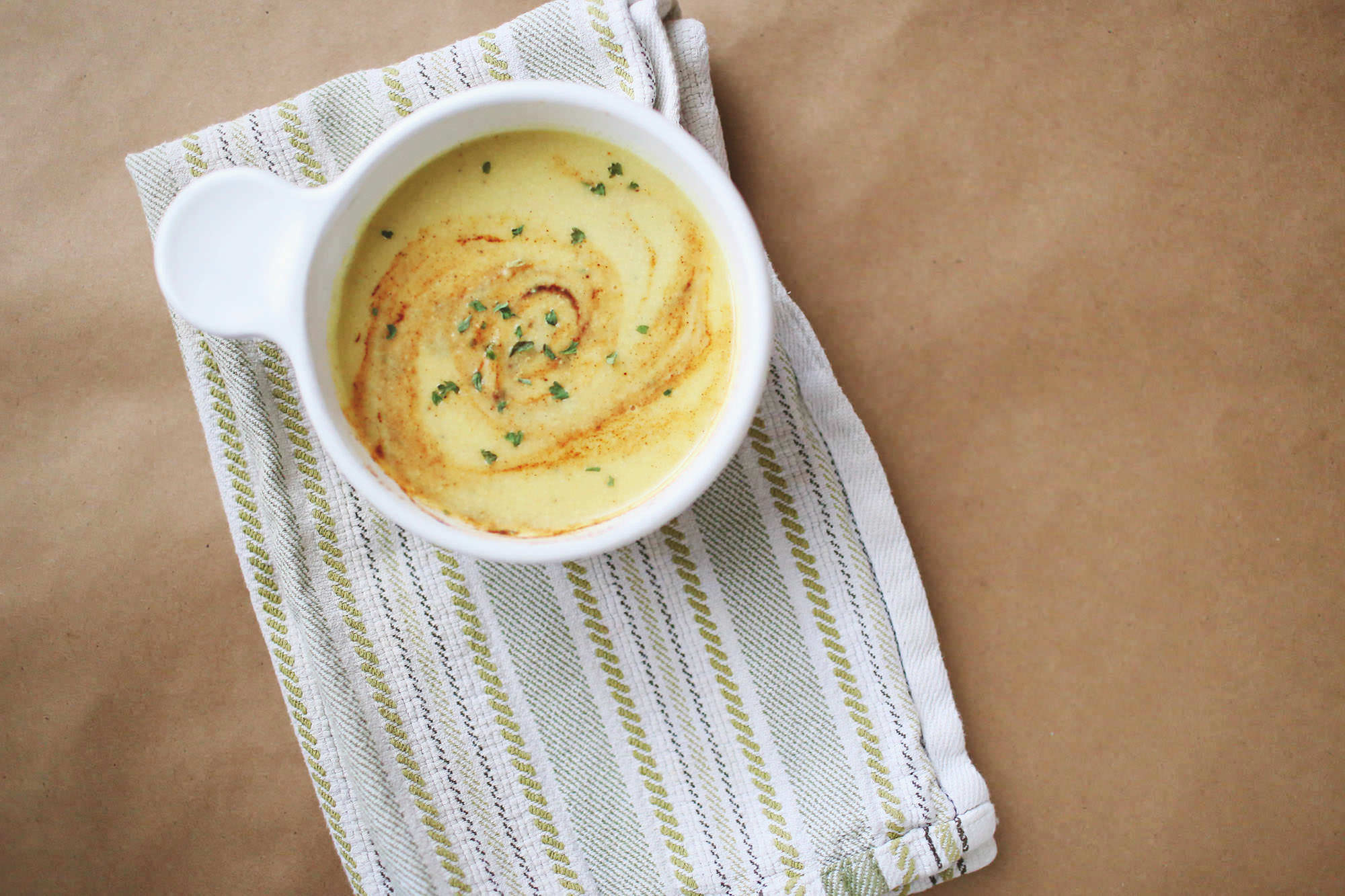 Get this creamy cauliflower soup recipe on Lily & Val Living! Detox soup recipe