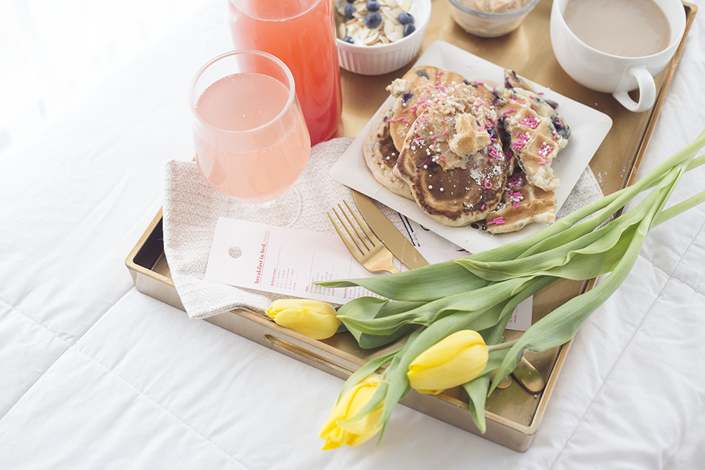 breakfast in bed | cozy date ideas | valentines day breakfast in bed