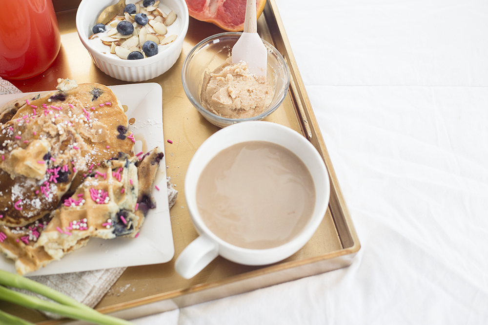 breakfast in bed | cozy date ideas | valentines day breakfast in bed