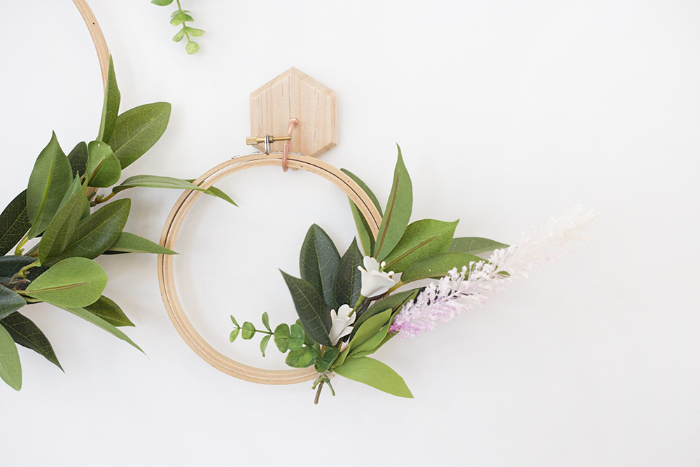 spring faux wreath | hanging wreath diy | modern floral wreath