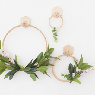 Make a Simple Spring Faux Wreath Make a Simple Spring Faux Wreath