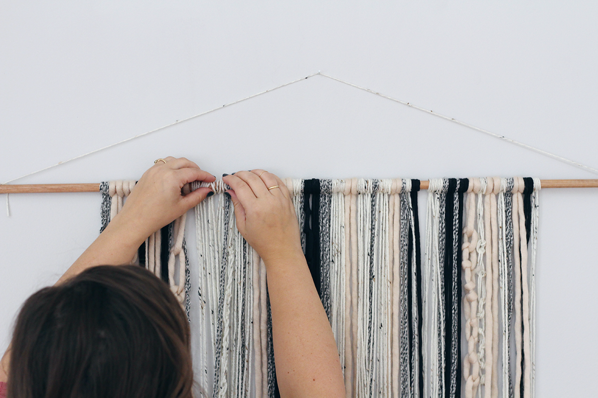 how to make a simple yarn wall hanging