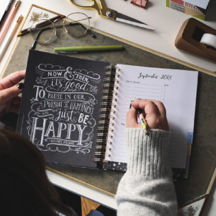 5 Tips For An Organized & Productive Week 5 Tips For An Organized & Productive Week