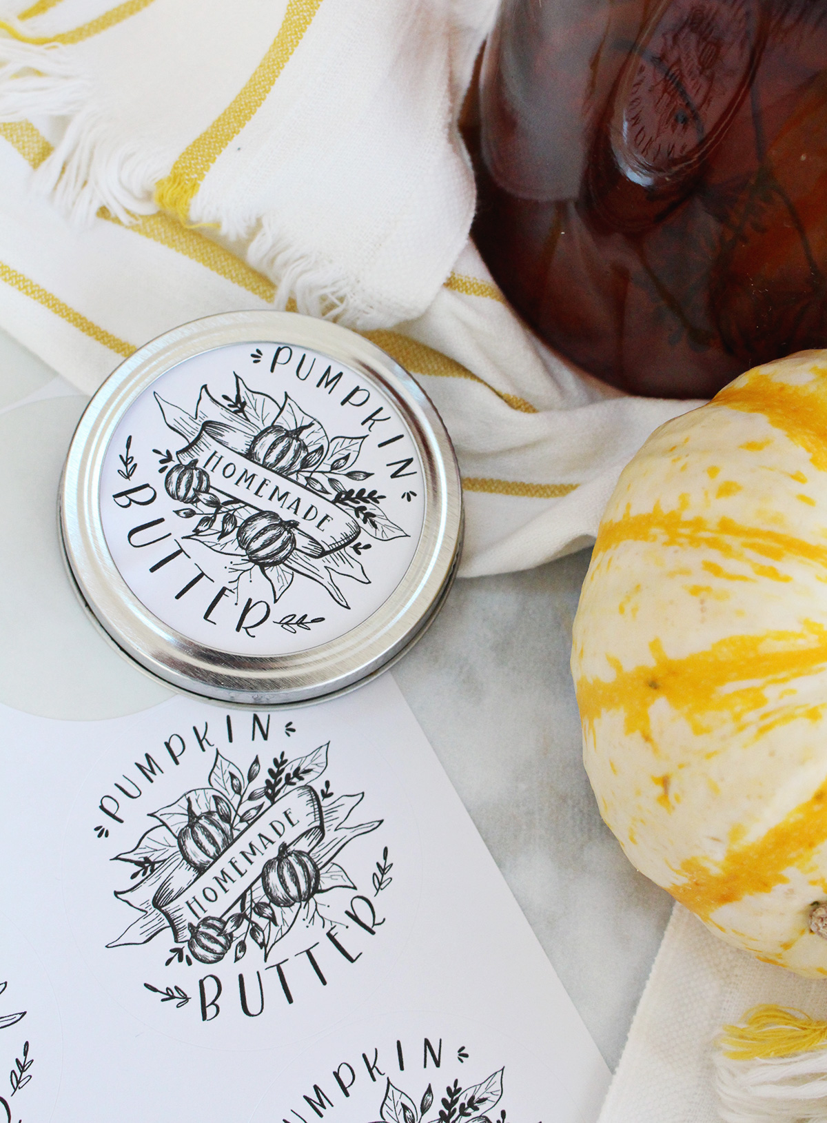 Food Gift Idea: Send a Lily & Val Happy Fall Card + Pumpkin butter packaged in jars topped with our FREE hand-drawn pumpkin butter labels! Simple & sweet