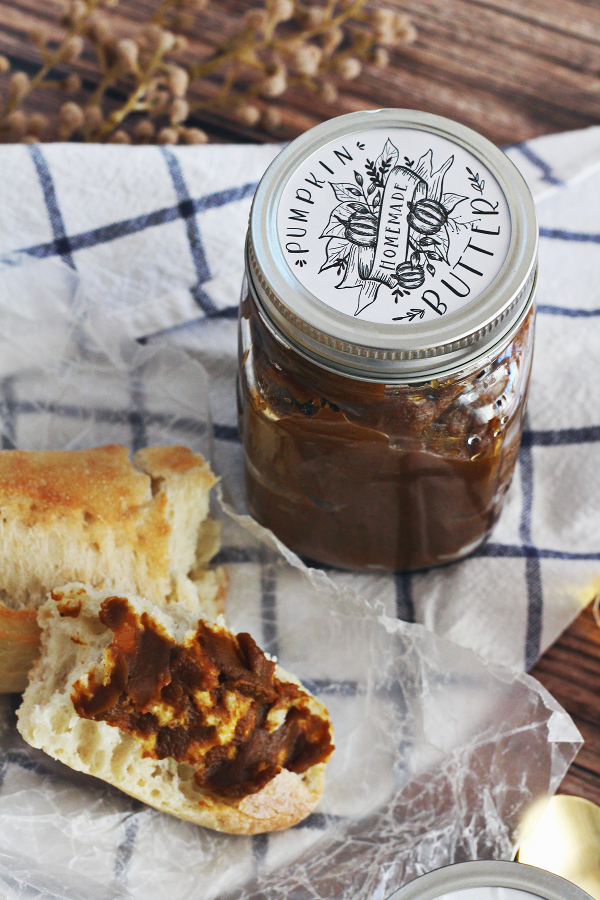 Food Gift Idea: Send a Lily & Val Happy Fall Card + Pumpkin butter packaged in jars topped with our FREE hand-drawn pumpkin butter labels! Simple & sweet