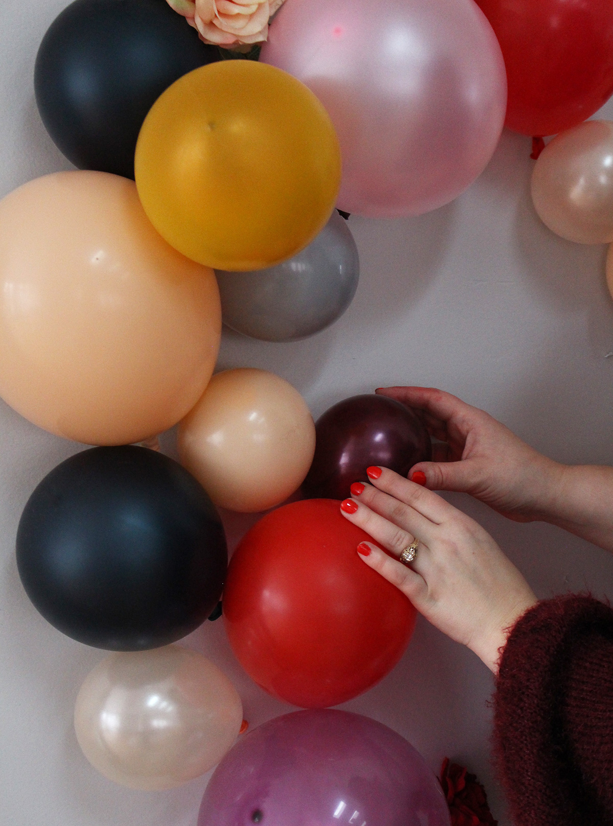 How to make a DIY Balloon and Flower Heart Backdrop For Valentine's Day
