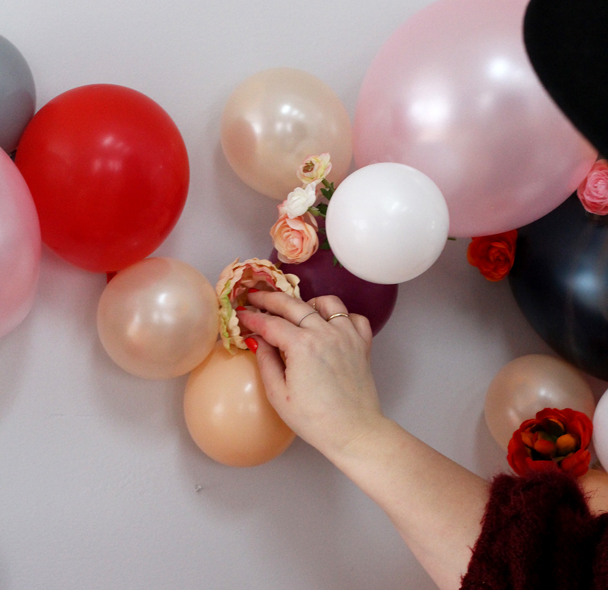 How to make a DIY Balloon and Flower Heart Backdrop For Valentine's Day