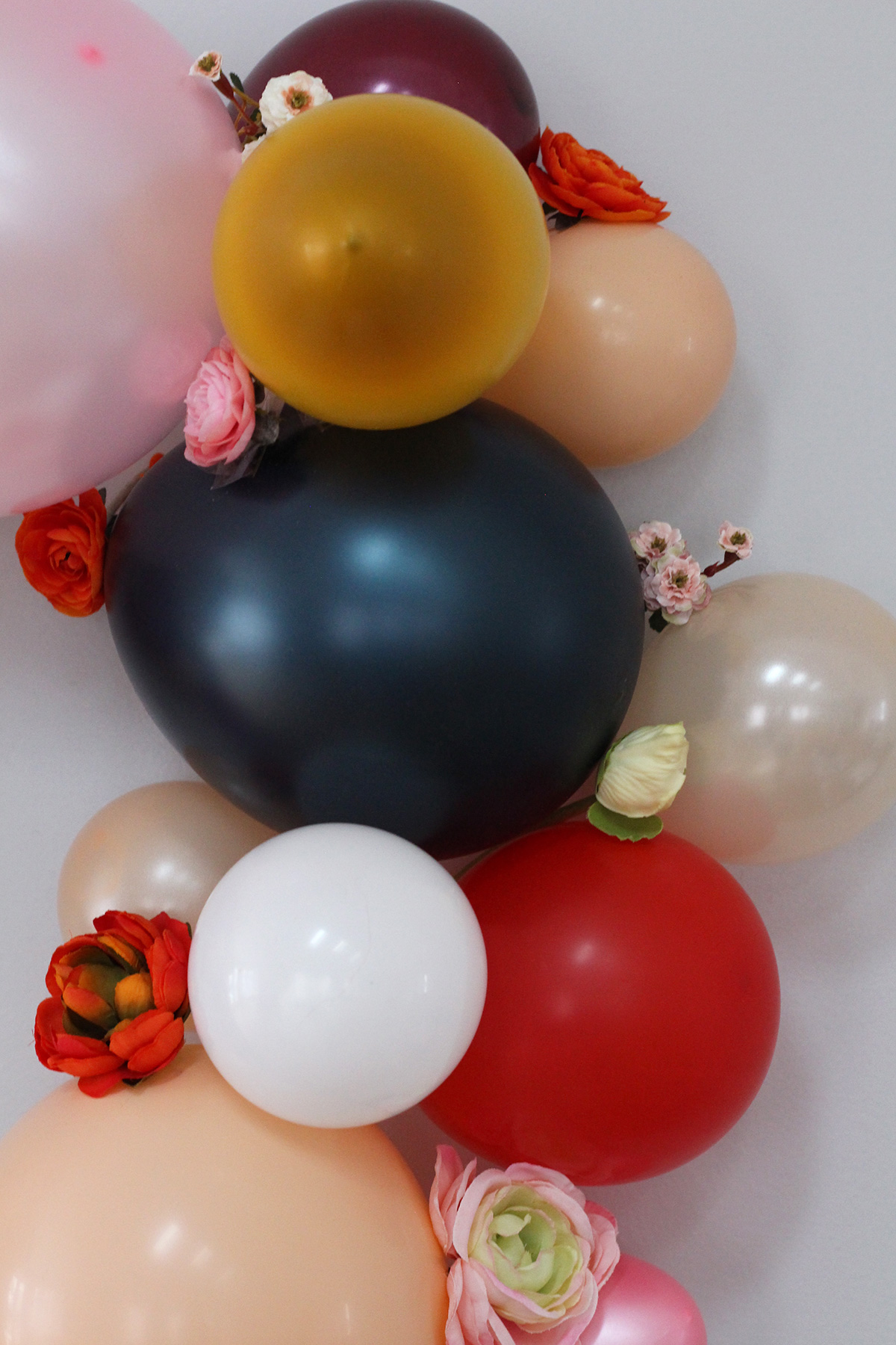 How to make a DIY Balloon and Flower Heart Backdrop For Valentine's Day