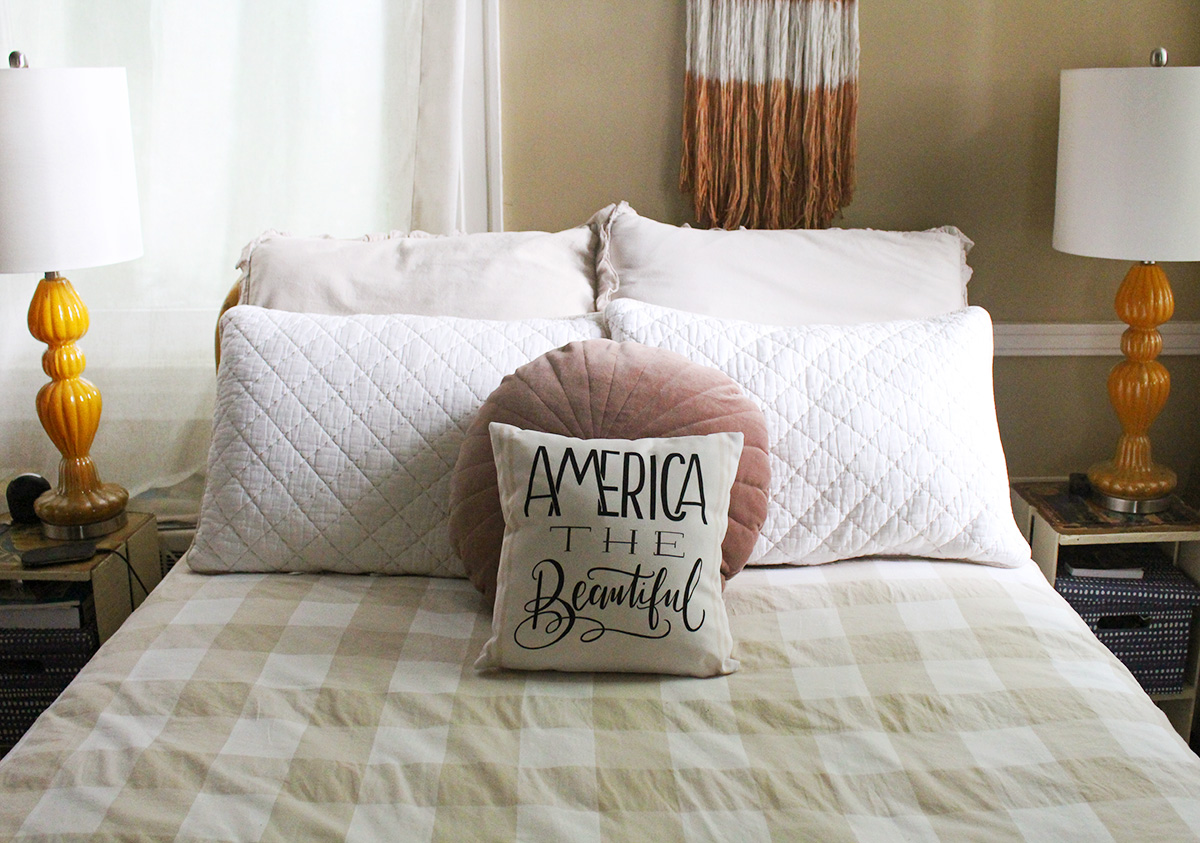 Decorate a shop bedroom with pillows