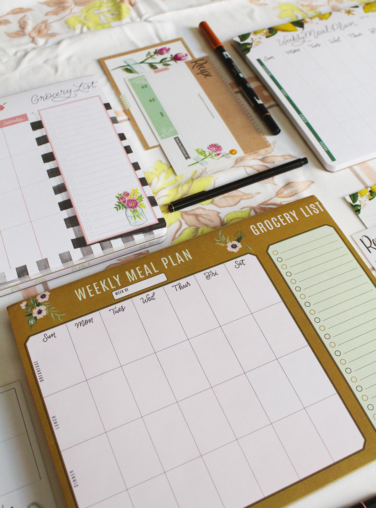 Organize your Weekly Meals with These Cute & Functional Meal Planner Pads