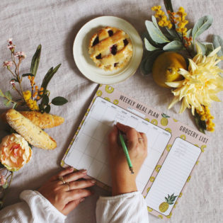 Organize your Weekly Meals with These Cute & Functional Meal Planner Pads Organize your Weekly Meals with These Cute & Functional Meal Planner Pads