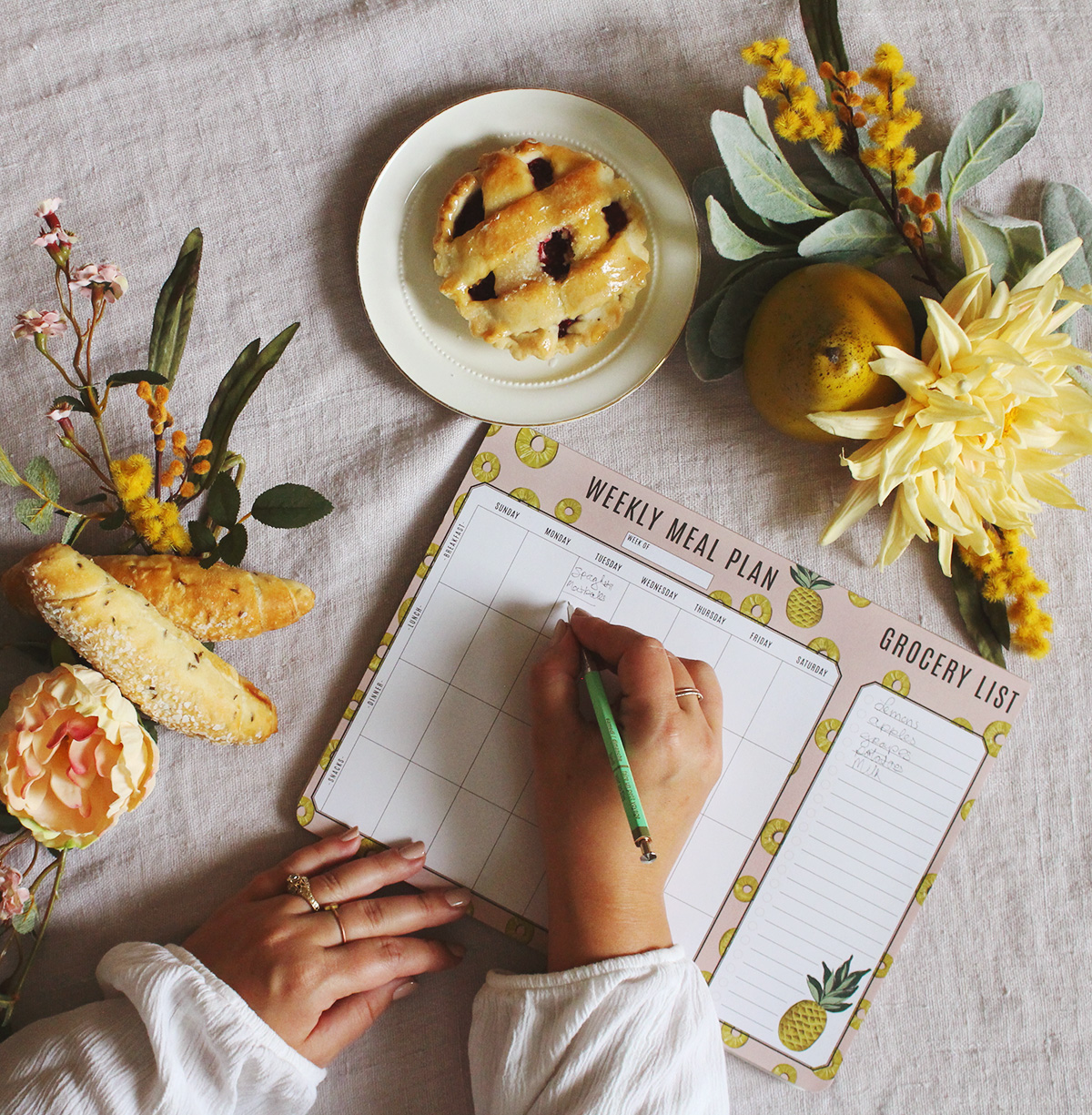 Organize your Weekly Meals with These Cute & Functional Meal Planner Pads