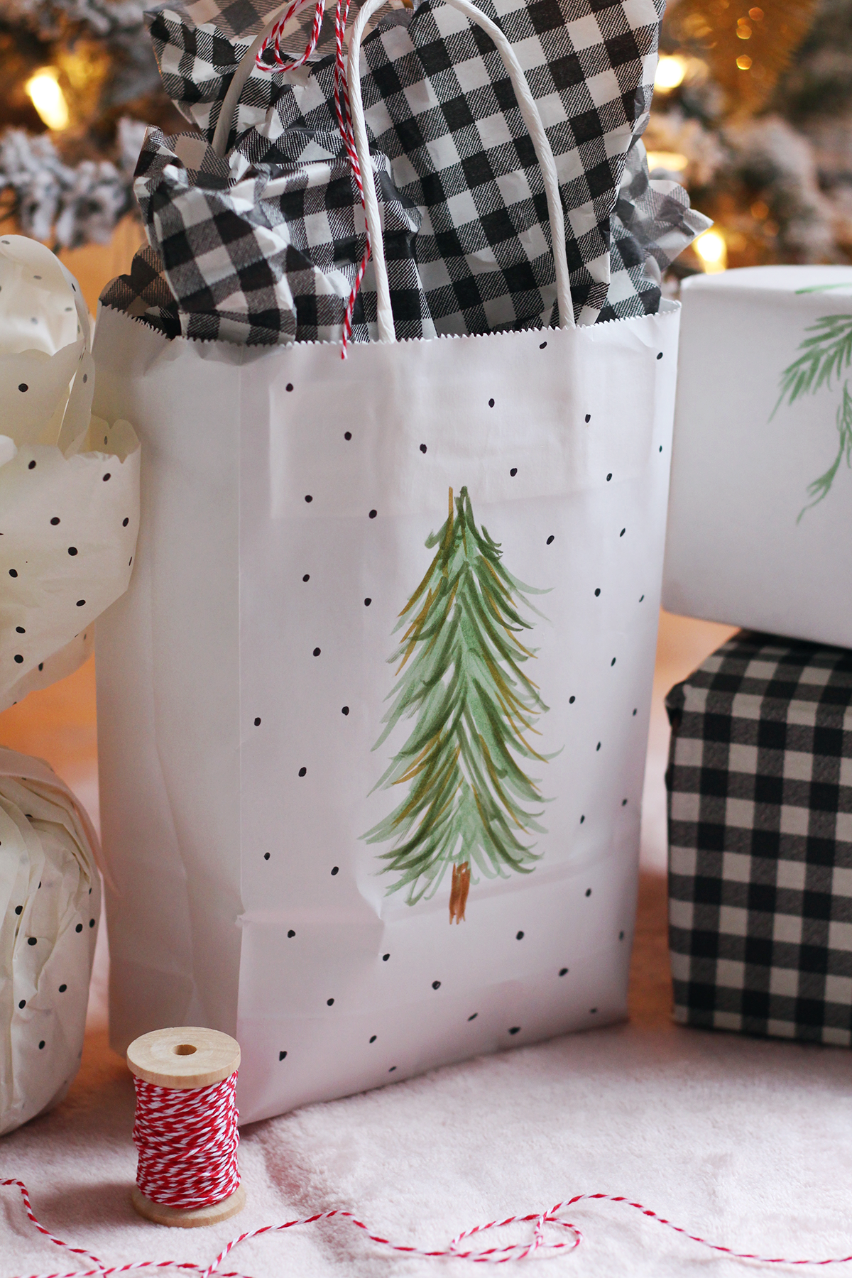 Simple DIY Holiday Gift Wrapping Idea 