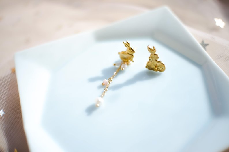 Adorable gold bunny earrings