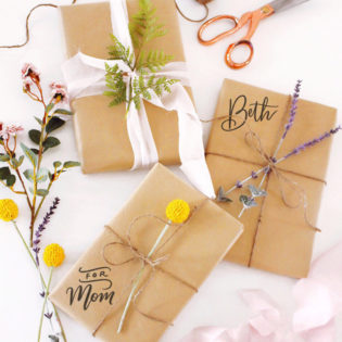 DIY Easy Spring Botanical Gift Wrap Idea DIY Easy Spring Botanical Gift Wrap Idea